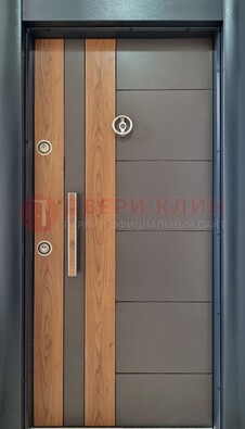 Коричневая входная дверь c МДФ панелью ЧД-01 в частный дом в Можайске