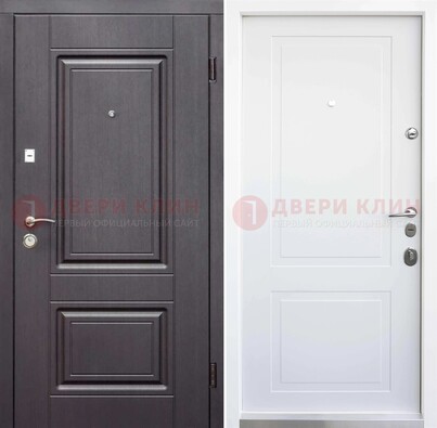 Темная входная дверь с белой МДФ внутри ДМ-238 в Можайске