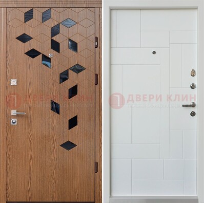Коричневая металлическая дверь МДФ внутри белого цвета ДМ-256 в Можайске