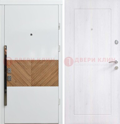 Белая железная дверь МДФ горизонтальной вставкой ДМ-265 в Можайске