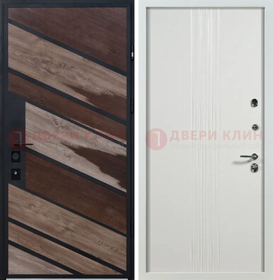 Железная коричневая дверь со светлой МДФ внутри ДМ-310 в Волгограде