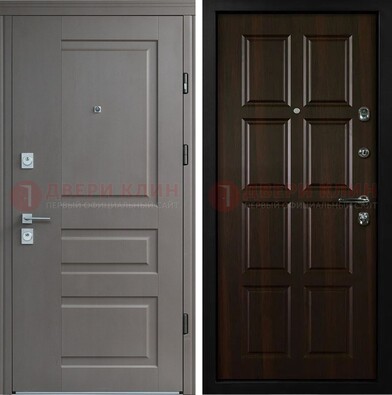 Темная железная дверь в квартиру с МДФ панелями ДМ-492 в Можайске