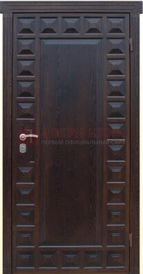 Темная железная дверь с массивом дуба ДМД-31 в Можайске