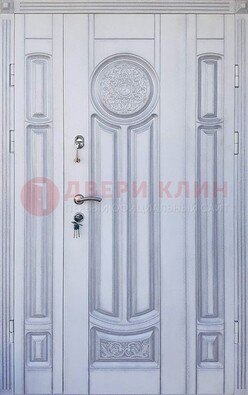 Белая двухстворчатая дверь с массивом дуба ДМД-72 в Можайске