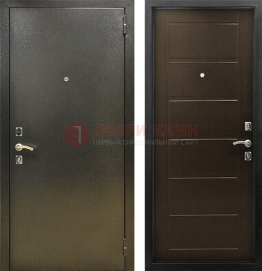 Темная металлическая дверь с порошковым напылением ДП-105 в Можайске