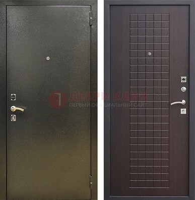 Темная железная дверь с порошковым напылением и терморазрывом МДФ Махагон ДП-286 в Можайске