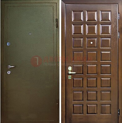 Зеленая входная дверь с порошковым окрасом ДП-64 в Сертолово