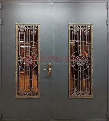 Входная металлическая парадная дверь со стеклом и ковкой ДПР-81 в Можайске