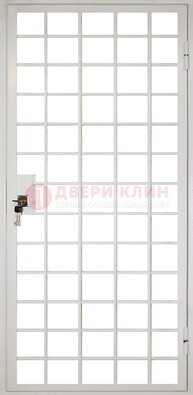 Белая металлическая решетчатая дверь ДР-2 в Можайске