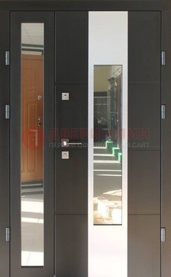 Темная полуторная стальная дверь со стеклом ДС-10 в Можайске