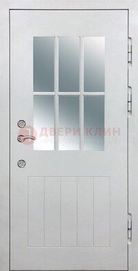 Белая уличная дверь со стеклом ДС-30 в Можайске