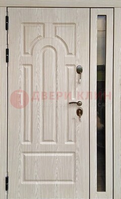 Белая металлическая дверь со стеклом ДС-68 в Можайске