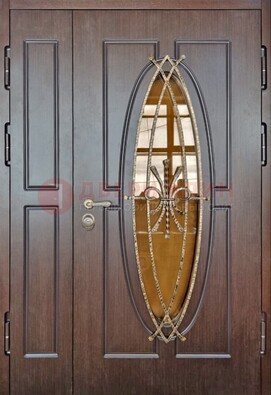 Полуторная металлическая дверь со стеклом и ковкой ДСК-108 в Можайске