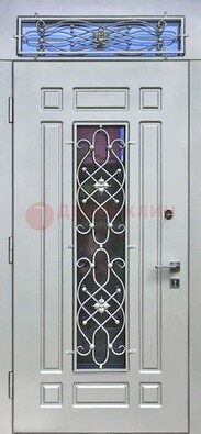 Белая железная дверь со стеклом и ковкой с верхней фрамугой ДСК-112 в Можайске