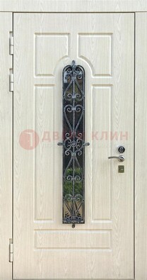 Светлая стальная дверь со стеклом и ковкой ДСК-118 в Можайске