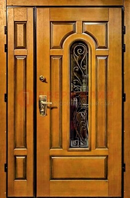 Распашная металлическая дверь со стеклом и ковкой для дома ДСК-152 в Можайске