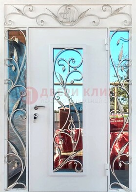 Белая входная дверь порошок со стеклом и ковкой ДСК-165 в Можайске