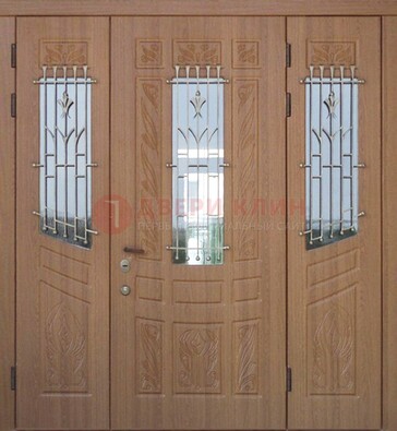 Резная полуторная железная дверь с массивом и стеклом ДСК-254 в Саратове