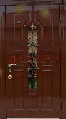 Красивая металлическая дверь со стеклом и ковкой ДСК-33 в Можайске