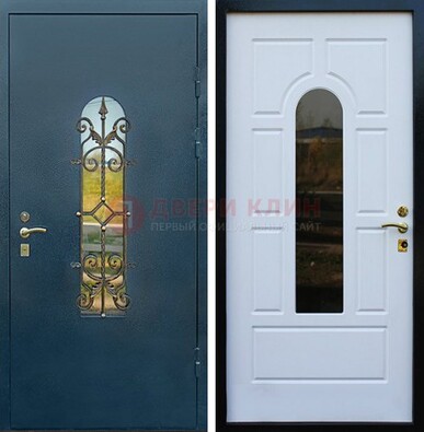 Входная дверь Дверь со стеклом и ковкой ДСК-71 для кирпичного дома в Можайске