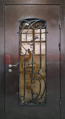 Металлическая дверь со стеклом и ковкой ДСК-95 для магазина в Екатеринбурге