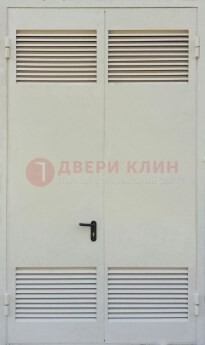 Белая металлическая противопожарная дверь с вентиляционной решеткой ДТ-6 в Можайске