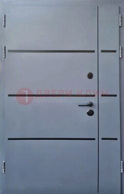 Серая металлическая тамбурная дверь с молдингами ДТМ-42 в Можайске