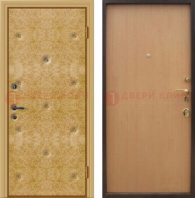 Светлая металлическая дверь с винилискожей ДВ-34 в Можайске