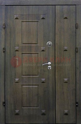 Железная двухстворчатая филенчатая дверь с виноритом ДВТ-143 в Можайске