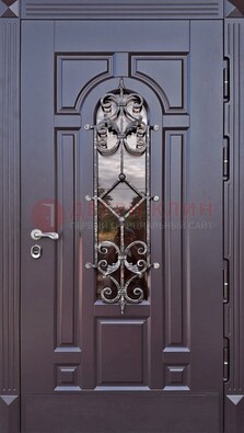 Темная уличная дверь с виноритом и стеклом с ковкой ДВТ-164 в Можайске