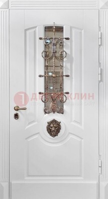 Белая металлическая дверь с виноритом и стеклом с ковкой ДВТ-165 в Можайске
