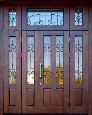 Коричневая парадная дверь с виноритом и ковкой ДВТ-168 в Можайске