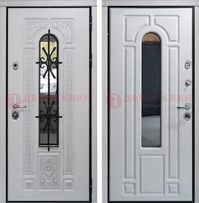 Белая стальная дверь с виноритом и ковкой снаружи ДВТ-197 в Можайске