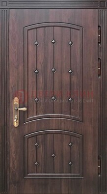 Коричневая уличная дверь с виноритом для дома ДВТ-235 в Можайске
