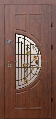 Стальная коричневая дверь с виноритом и ковкой ДВТ-82 в Можайске