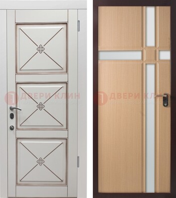 Белая уличная дверь с зеркальными вставками внутри ДЗ-94 в Можайске